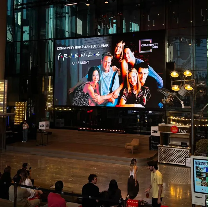 Zorlu Center'da dev ekranda Friends temalı quiz etkinliği